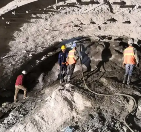 桑珠孜拱顶带模注浆料的施工流程及注意事项